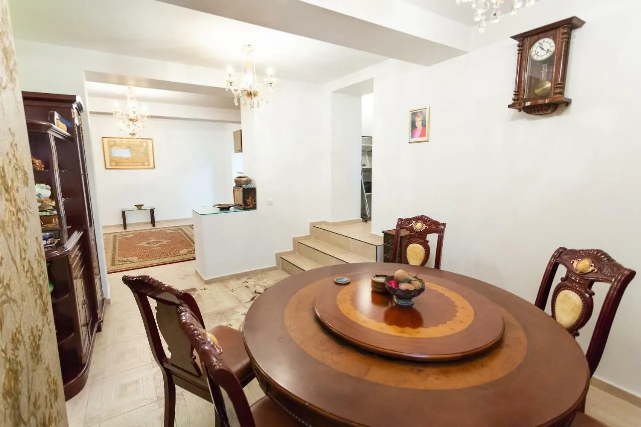 Batistei Bourgeois Apartment Bucarest